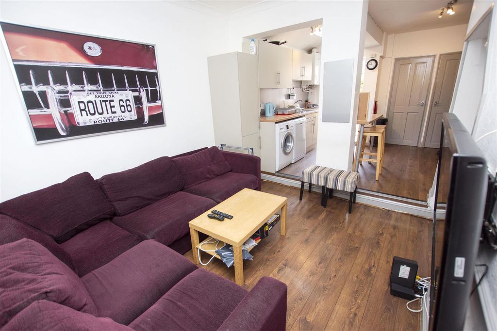 Property photo 2 of 10 Approach