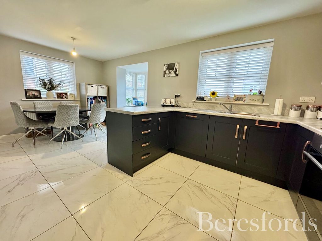 Property photo 3 of 22 Picture 3