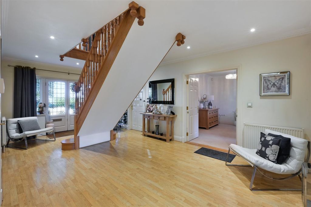 Property photo 3 of 33