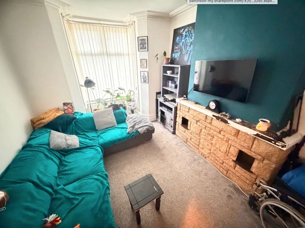 Property photo 2 of 8