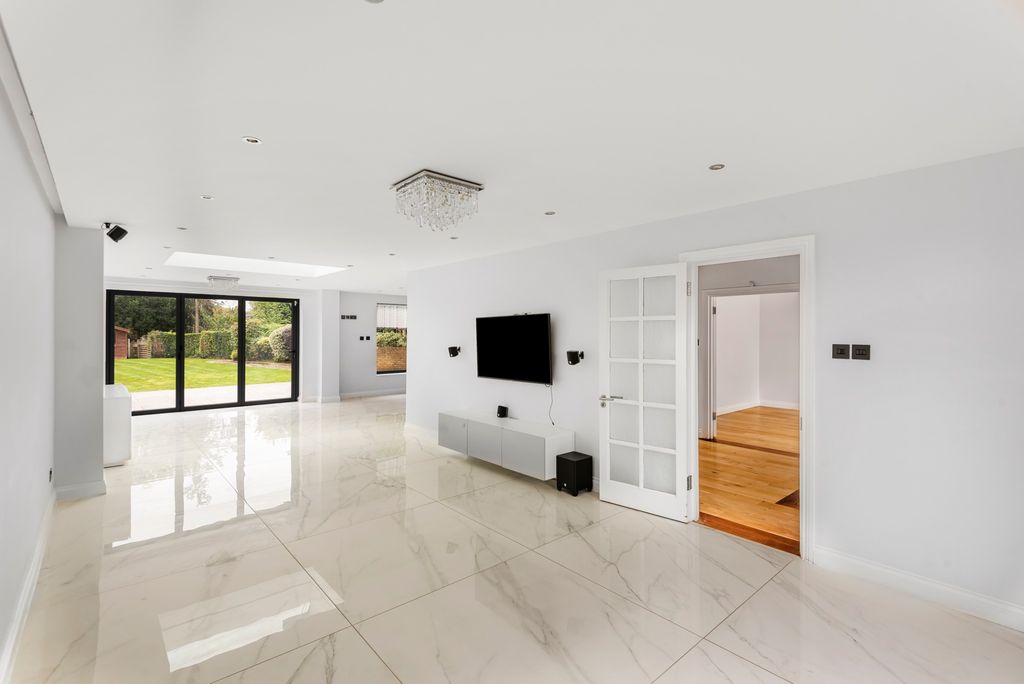 Property photo 3 of 13