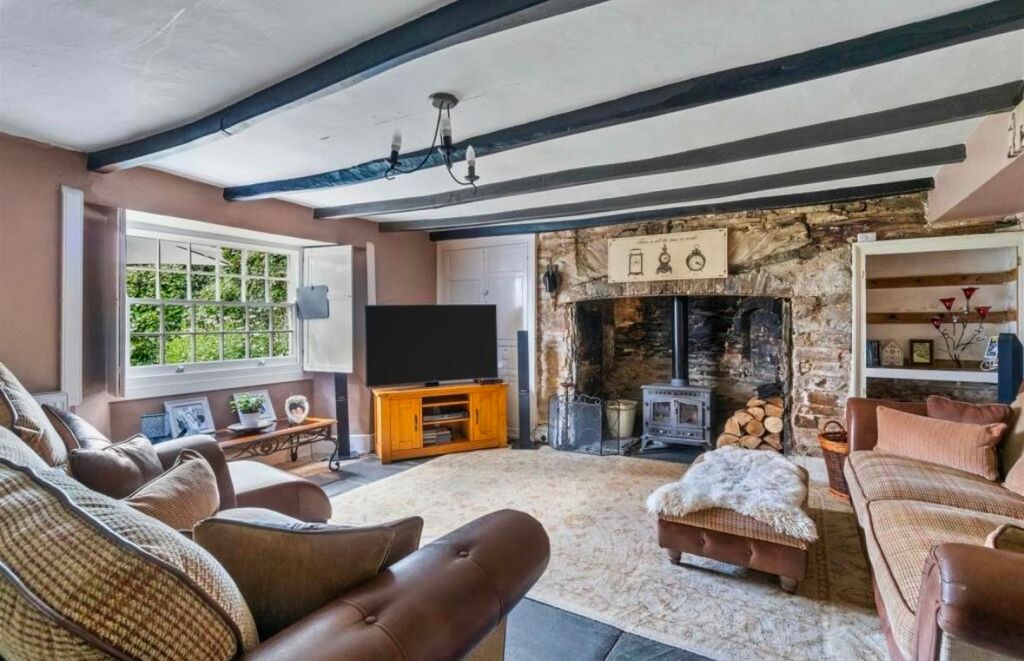 Property photo 2 of 26