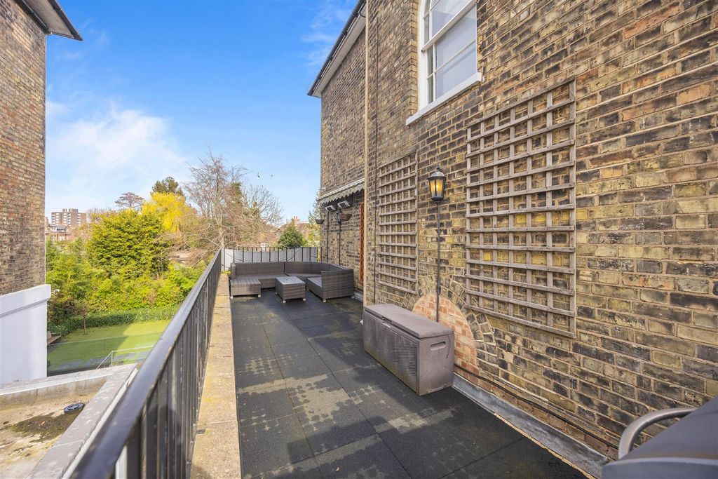 Property photo 3 of 10