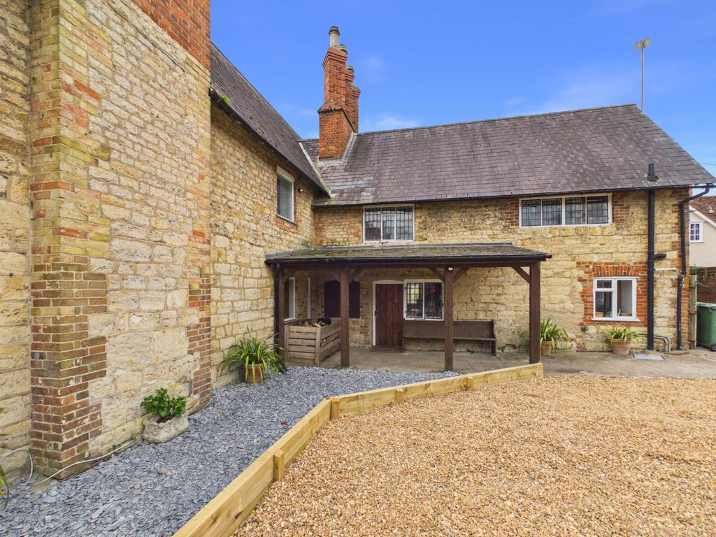 Property photo 1 of 33