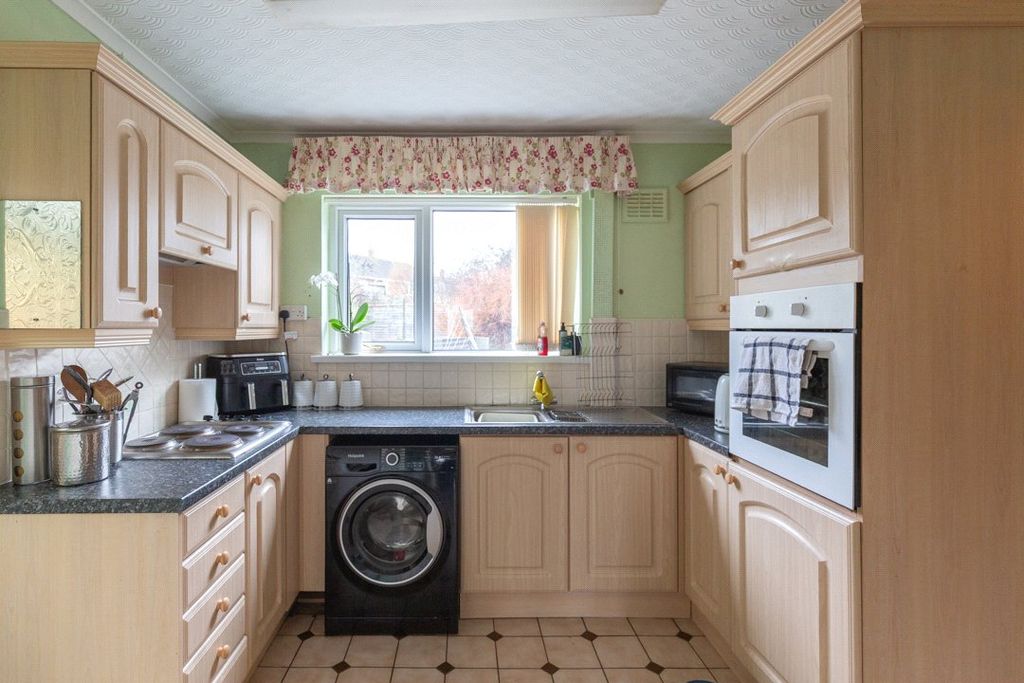 Property photo 2 of 22 Picture No. 11