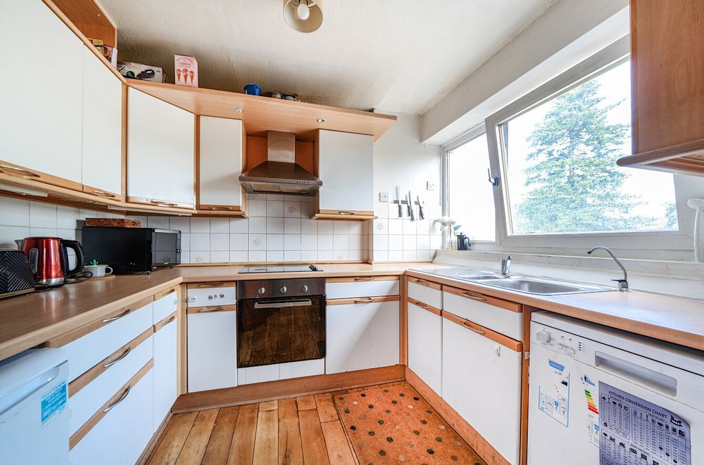Property photo 3 of 22 1298283-8-683739c...