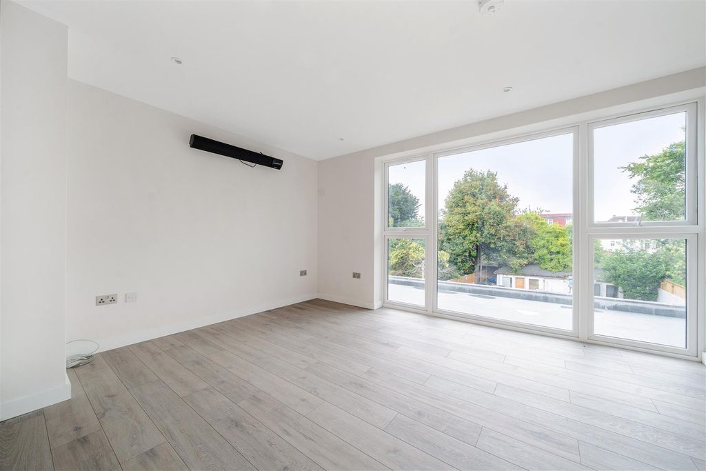 Property photo 1 of 13 1329409-13-6881F55Bbdf8c.Jpg