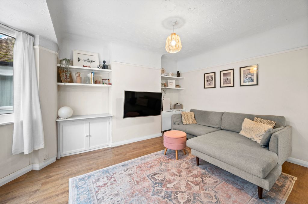 Property photo 2 of 18 Picture No. 15