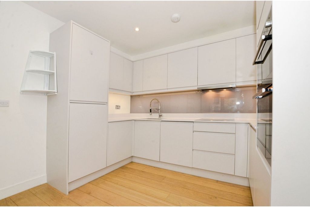 Property photo 3 of 20 Kitchen