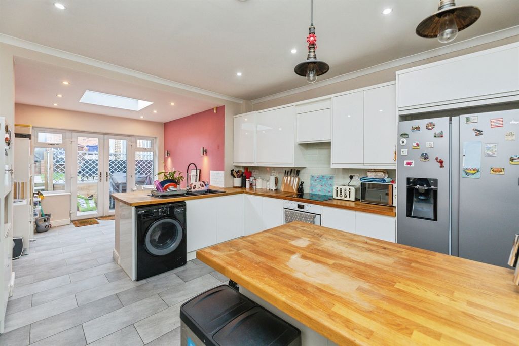 Property photo 2 of 17