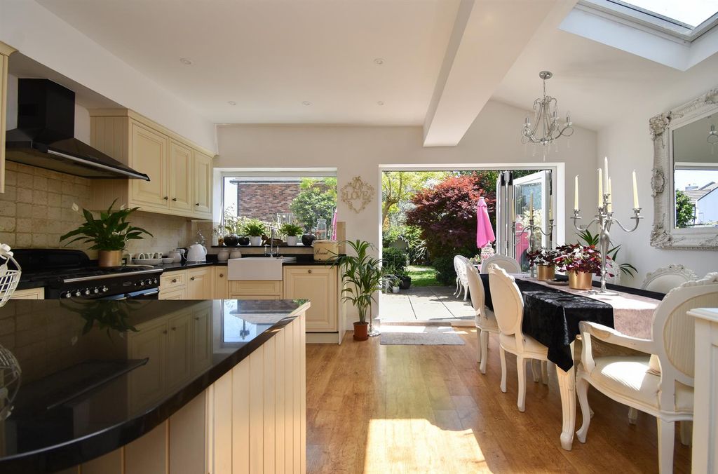 Property photo 2 of 27 Kitchen/Diner