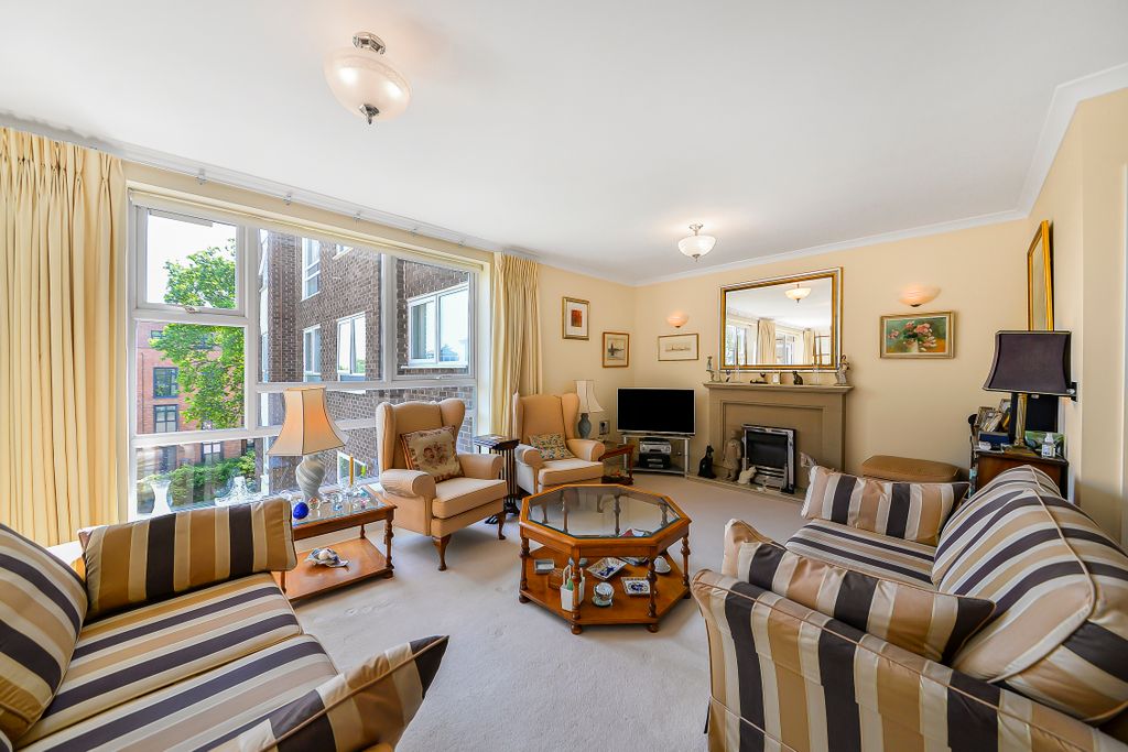 Property photo 3 of 16 7Regents-14