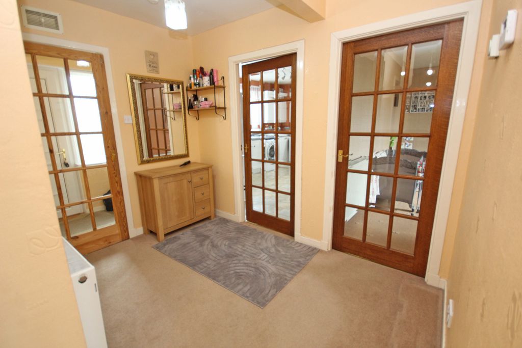 Property photo 2 of 33