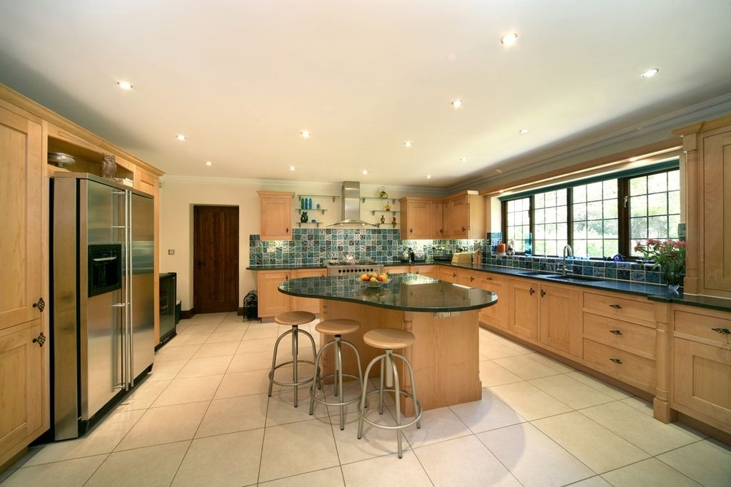 Property photo 2 of 16 Kitchen