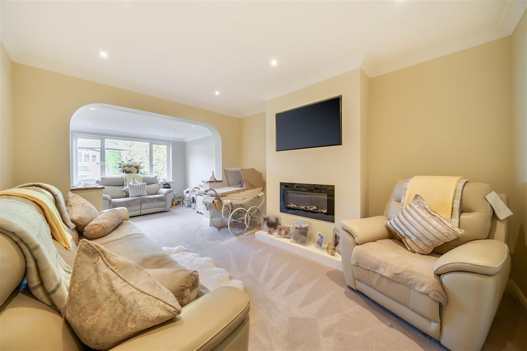 Property photo 3 of 11 Durrants Drive - Lounge 2.Jpg