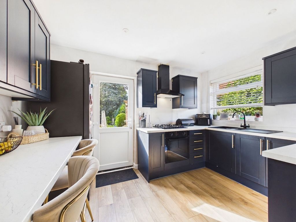 Property photo 2 of 15 Breakfast Kitchen