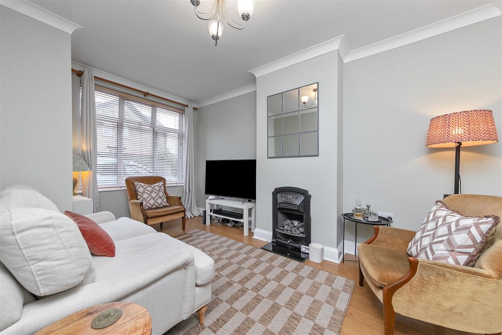 Property photo 2 of 22 69Cambridgeroad-8.Jpg