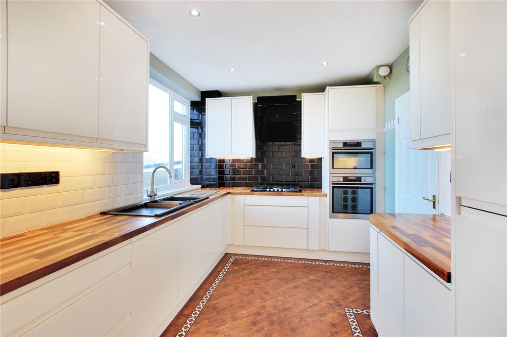 Property photo 2 of 21 Kitchen