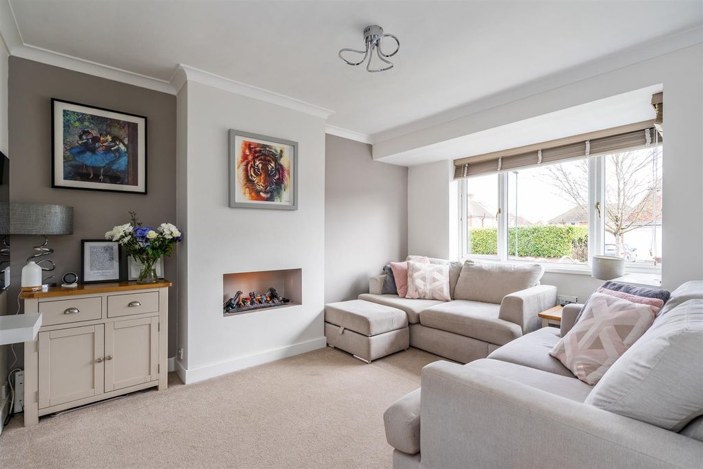 Property photo 2 of 11 79 Willow Road_14.Jpg