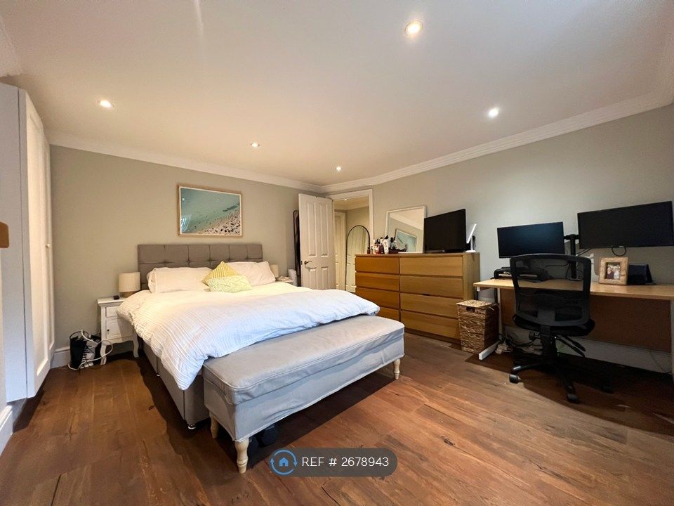 Property photo 3 of 7 Master Bedroom