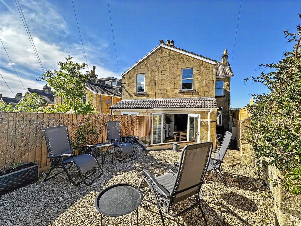 Property photo 3 of 14 Garden