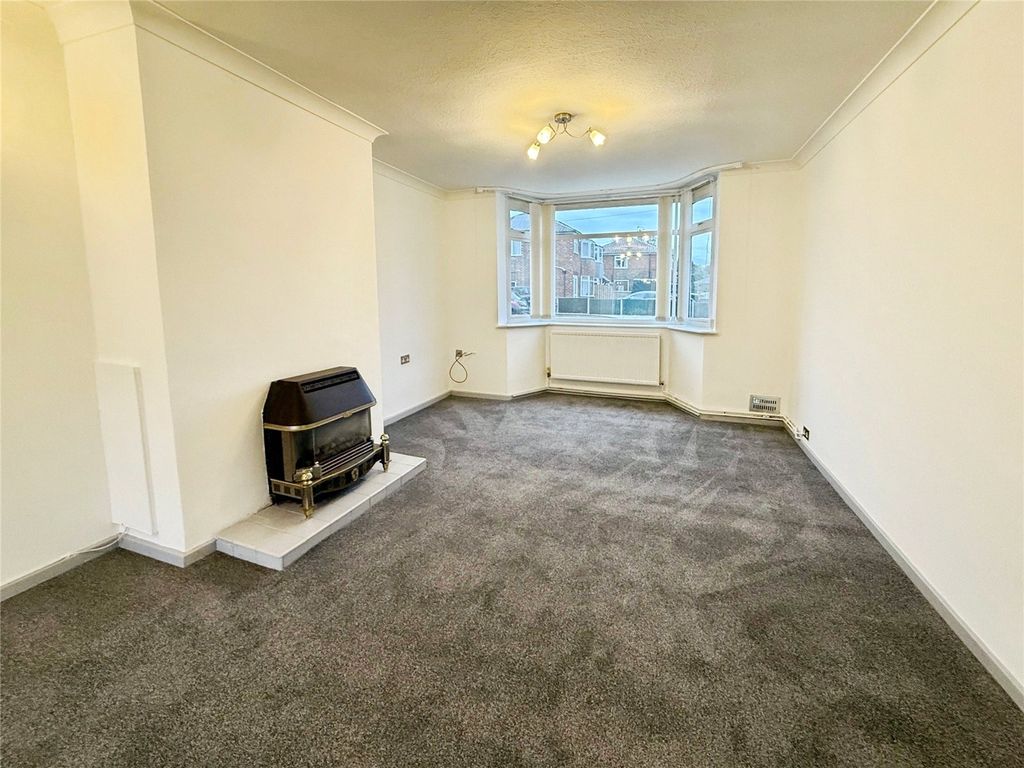 Property photo 2 of 15 Lounge