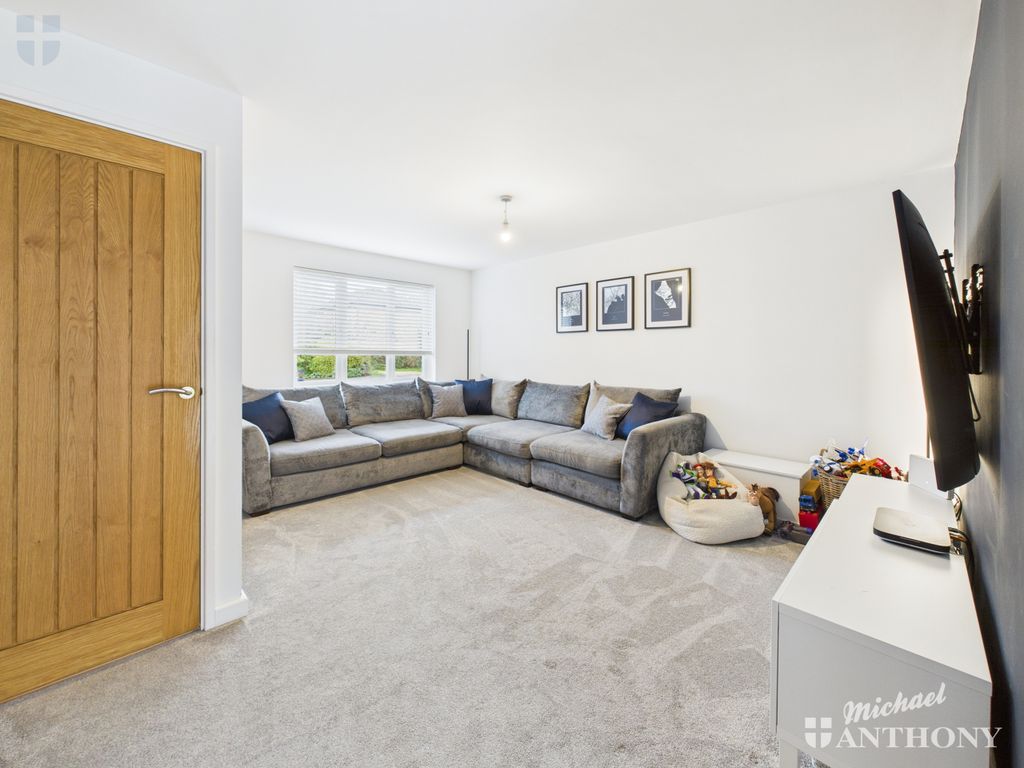 Property photo 3 of 17 Cam03852G0-Pr0544-Still006