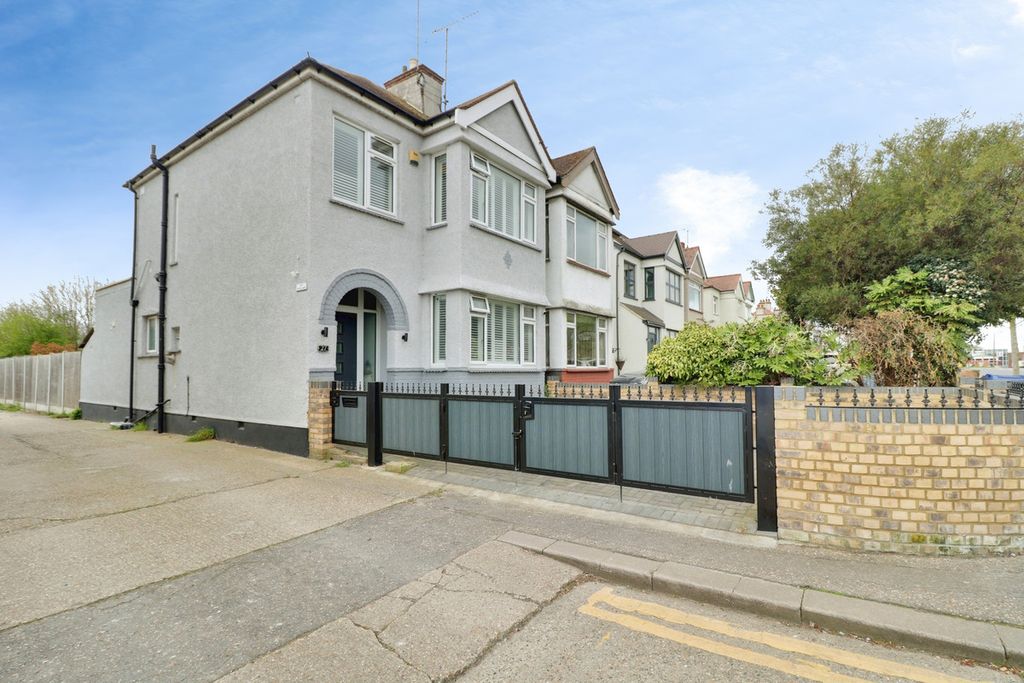 Property photo 1 of 27