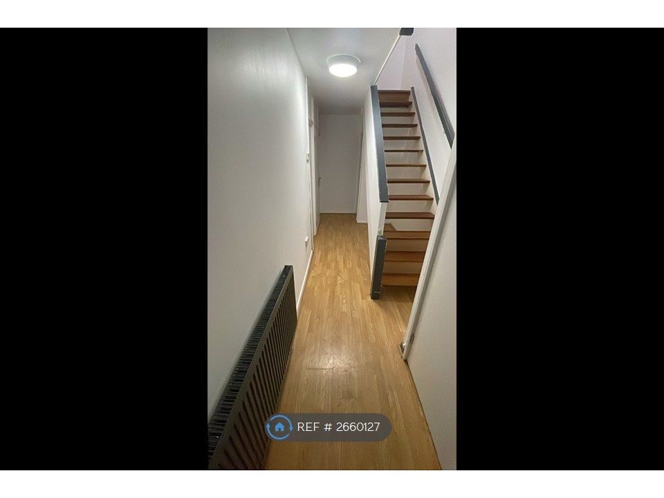 Property photo 2 of 15 Hallway