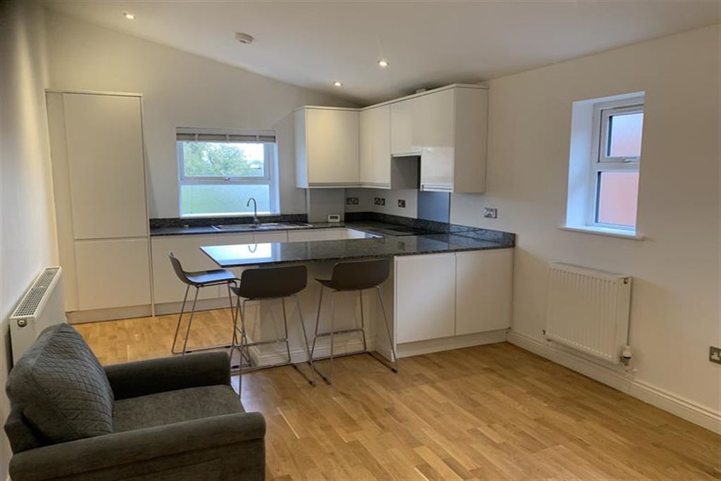 Property photo 1 of 10 (Main)