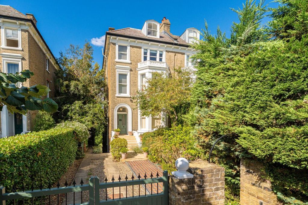 Property photo 1 of 11