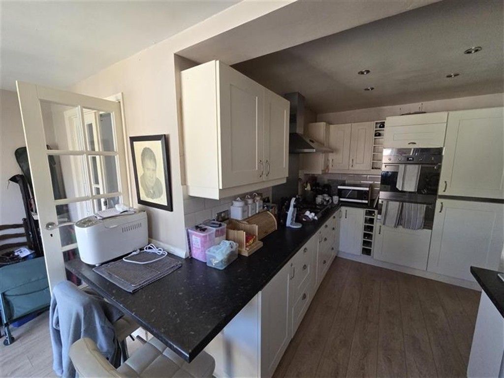 Property photo 3 of 4 Kitchen