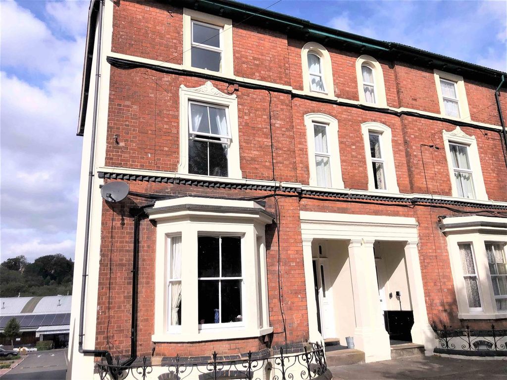 Property photo 1 of 10 Front