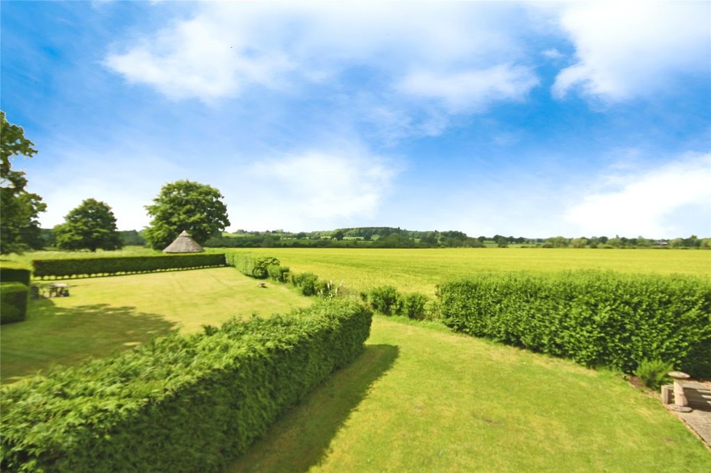 Property photo 3 of 18 Communal Gardens