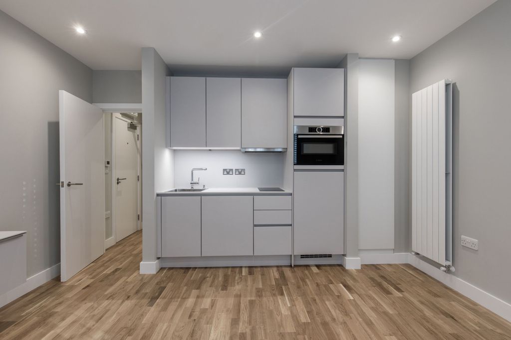 Property photo 1 of 10 Kitchen
