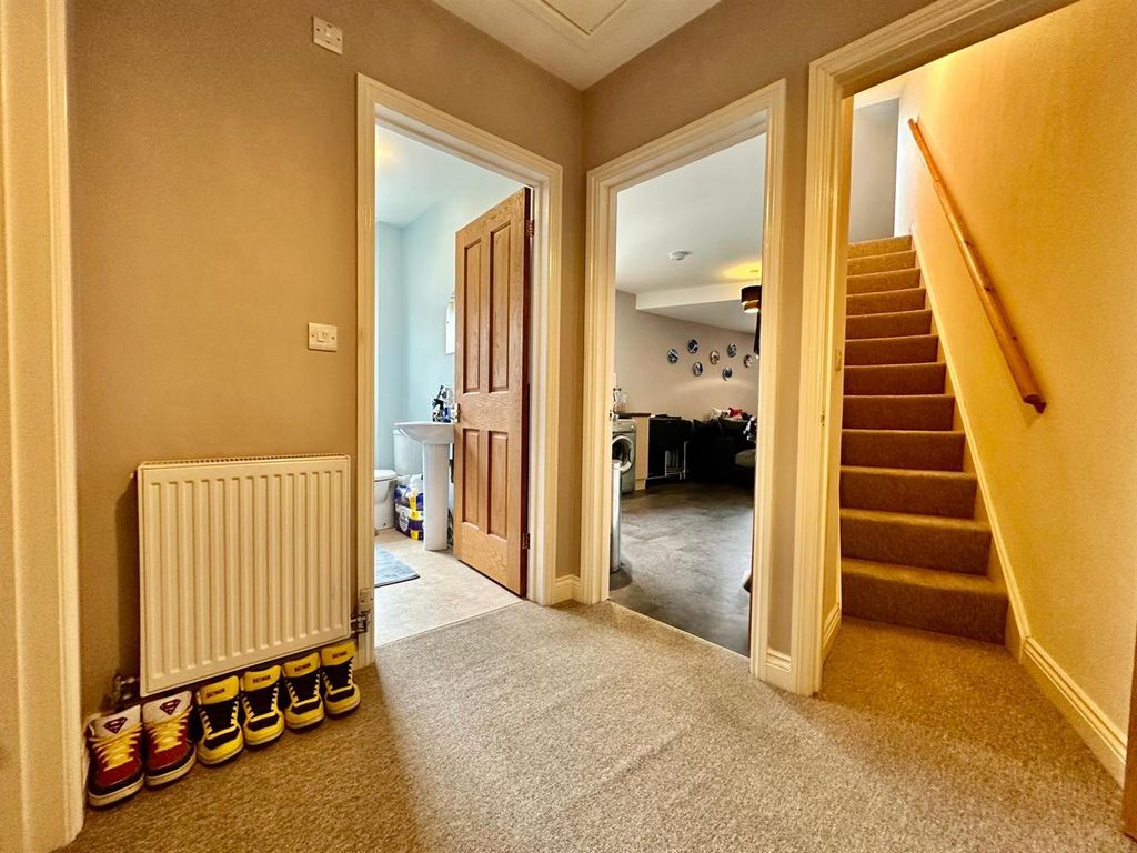 Property photo 2 of 8 Inner Hall
