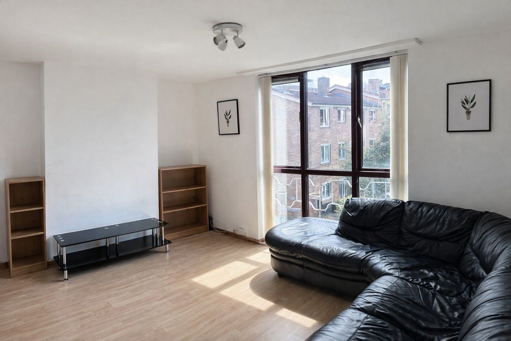 Property photo 2 of 11 Living Room