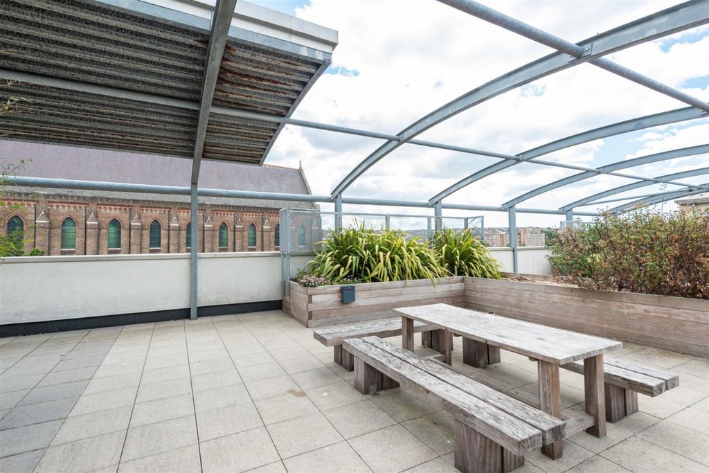 Property photo 2 of 4 Roof Garden
