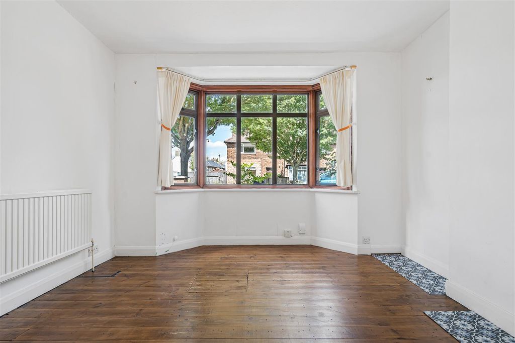 Property photo 3 of 14 22_85156.Jpg