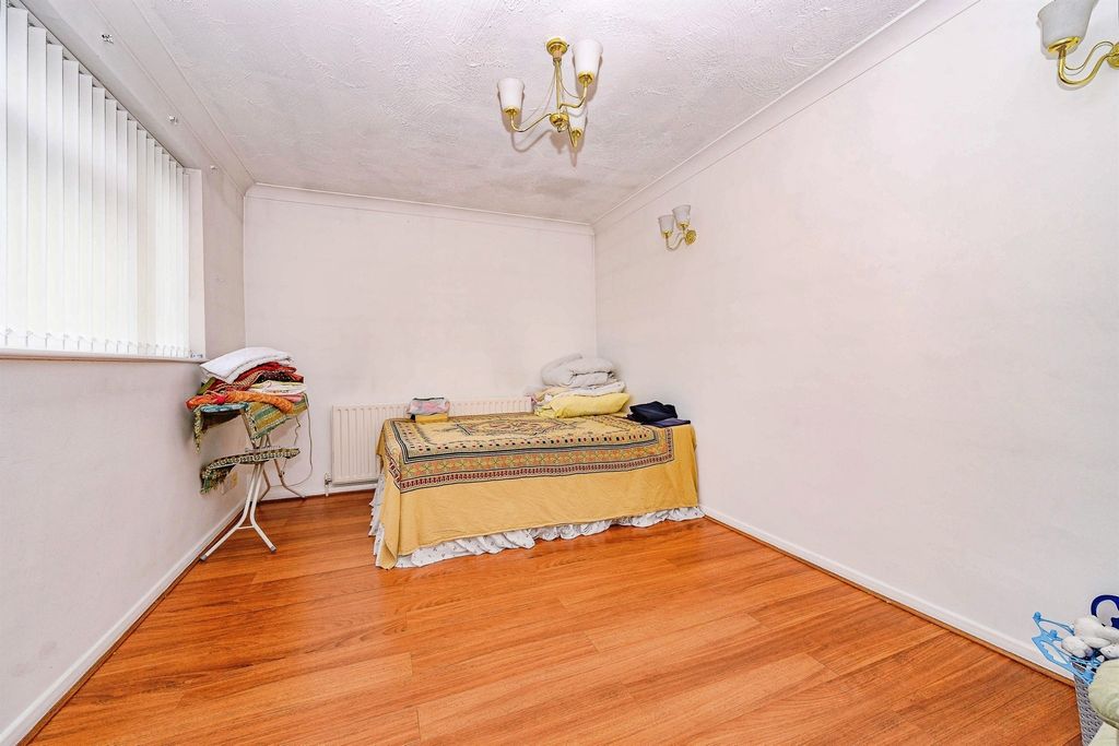 Additional image 9 of 6 bed detached house for saleRingwood Road, Luton LU2