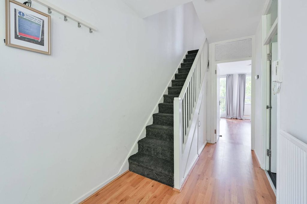 Property photo 3 of 25