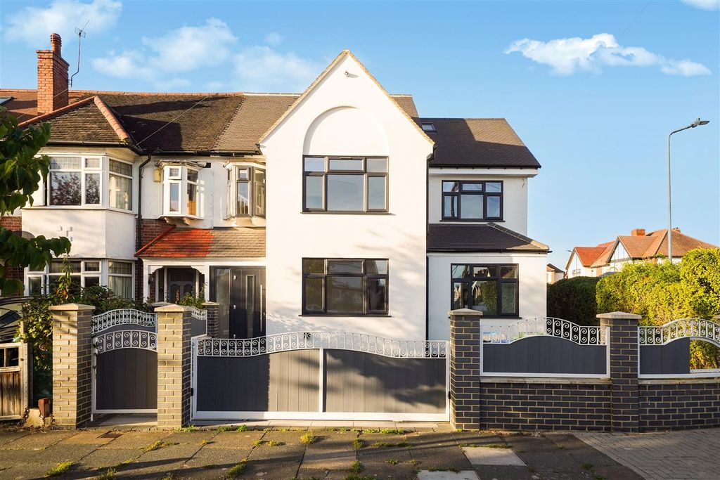 Property photo 1 of 14 First Floor 17 Shelley Gardens Wembley Ha0 3Qf - 0