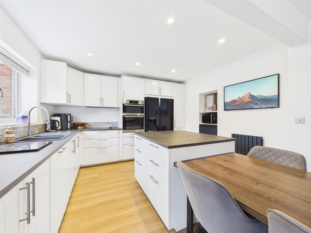 Property photo 3 of 25