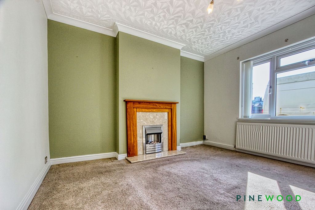 Property photo 3 of 17 Living Room