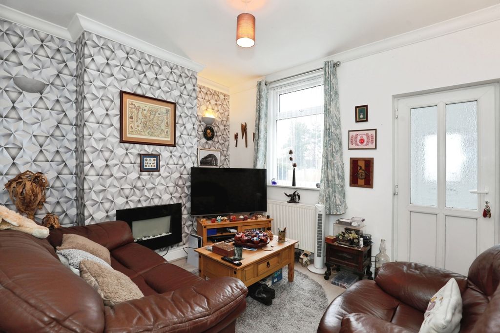 Property photo 3 of 12 Pbox-Img.Jpg