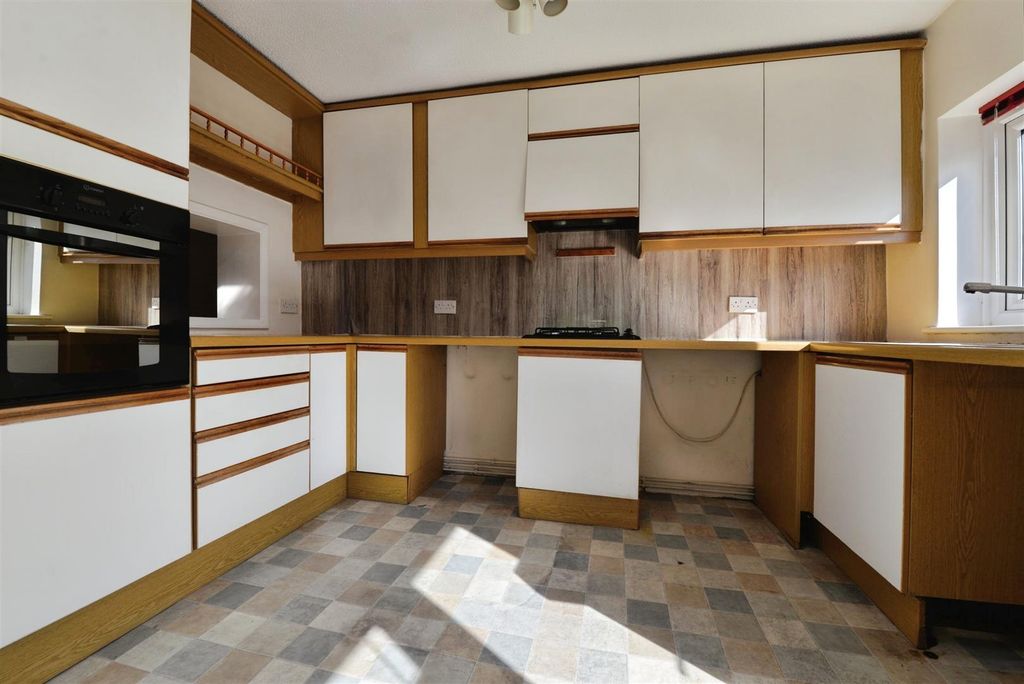 Property photo 2 of 15 Kitchen..Jpg