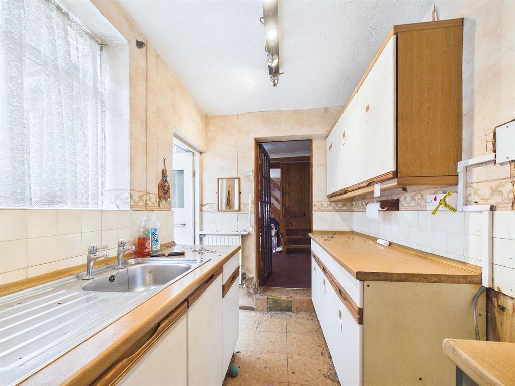 Property photo 3 of 12 4 - Two Bedroom House In Victoria Park.Jpg