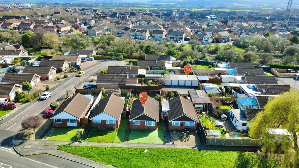 Property photo 1 of 18 Bungalow & Garage