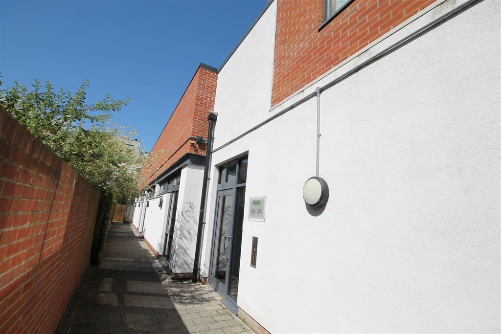 Property photo 2 of 12 Img_8098.Jpg