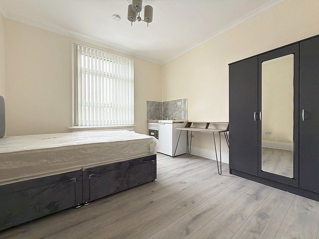 Property photo 1 of 9 Room 4 Bell Road